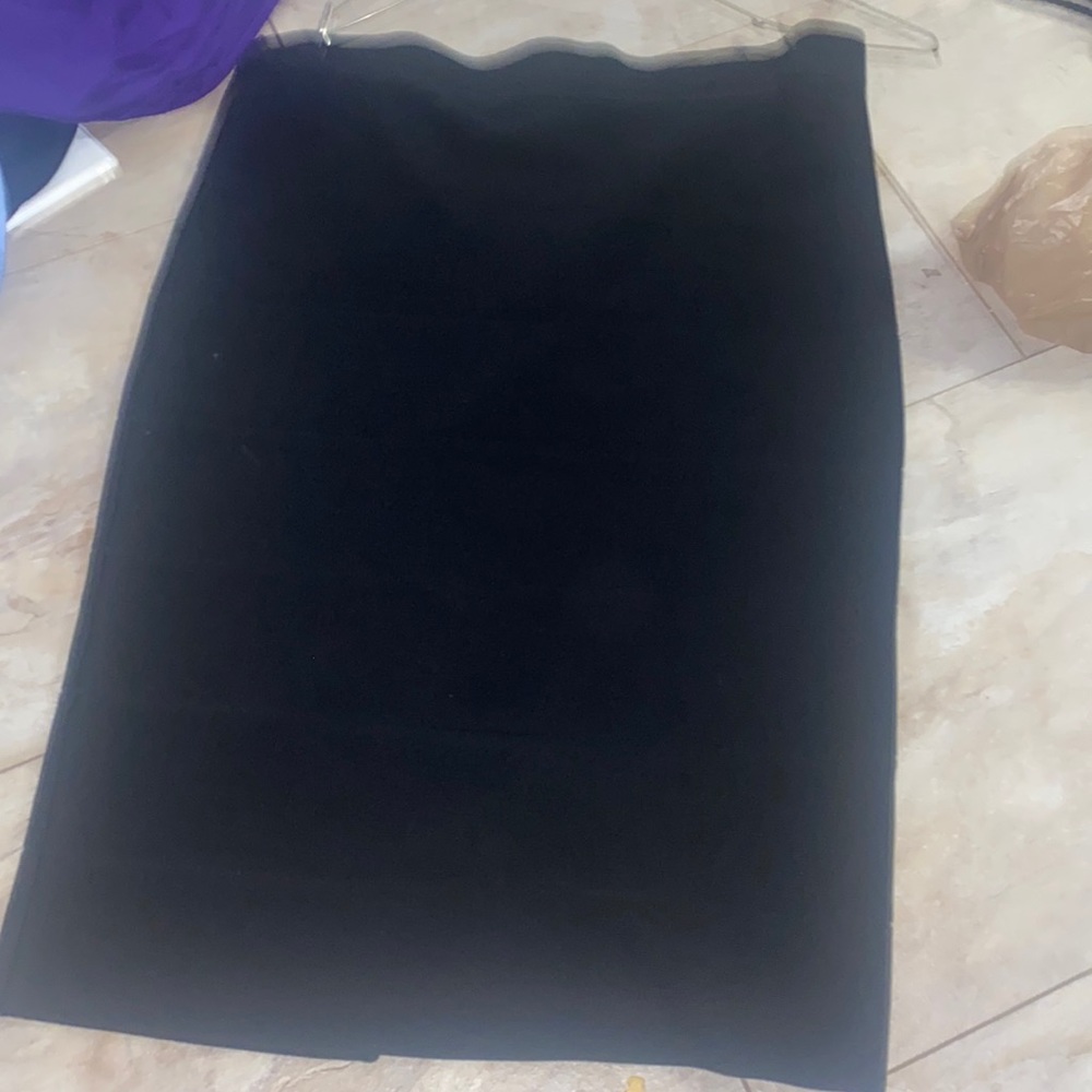 Size Large Comme black skirt barely used
